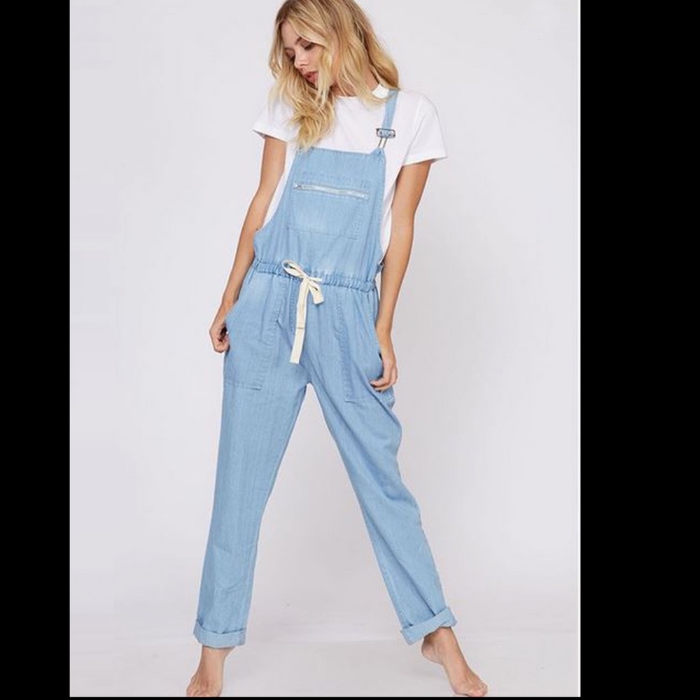 🏷NWT Fantastic Fawn Lightweight Denim Distressed Overalls, Large